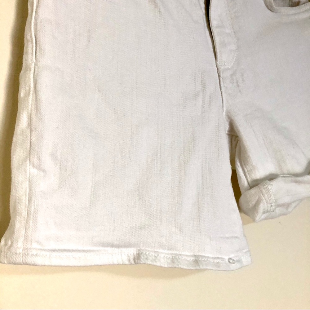 Pilcro Script High-Rise Shorts White 27 - Picture 9 of 10